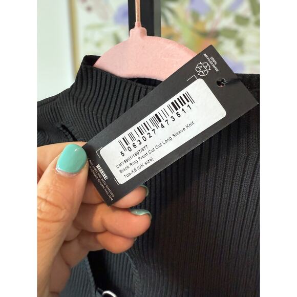 NWT Pretty Little Thing Ring Front Cut Out Long Sleeve Knit Top Black Womens XS - Picture 8 of 12